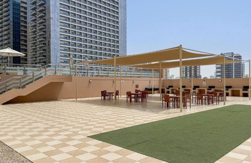 Dubai Production City Apartment | Frank Porter - Lago Vista