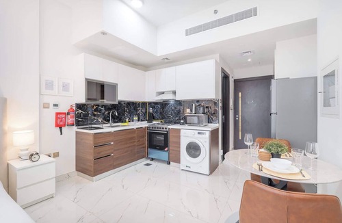 Al Barsha Apartment | Free housekeeping visits during your stay - StayShort - Magnificent Studio Living in Al Barsha South