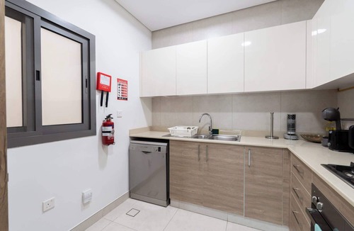 Business Bay Apartment | Free housekeeping visits during your stay - StayShort - Modern 1BR in Prime Business Bay 4 Guests