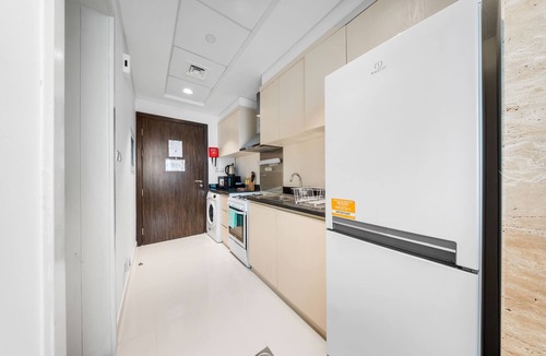 Dubai Apartment | Free housekeeping visits during your stay - StayShort - Cozy Studio in DAMAC Hills that Sleeps 2