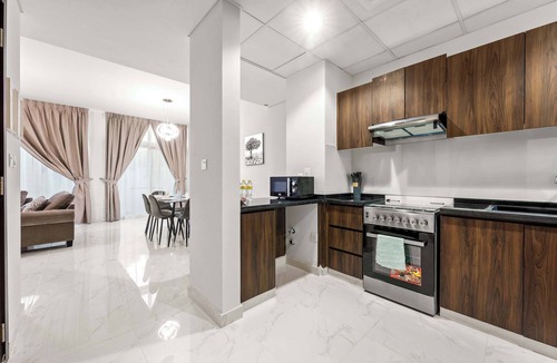Dubai House | Free housekeeping visits during your stay - StayShort - Villa Stay with Waterpark Access Perfect for 6