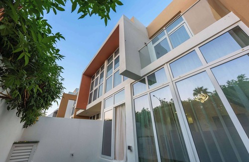 Dubai House | Free housekeeping visits during your stay - StayShort - Villa Stay with Waterpark Access Perfect for 6