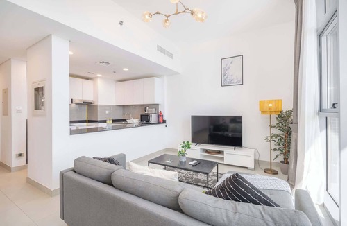 Dubai Apartment | Free housekeeping visits during your stay - StayShort - Tranquil 1BR in Dubai South - Perfect for 2!