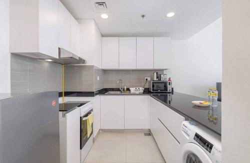 Dubai Apartment | Free housekeeping visits during your stay - StayShort - Tranquil 1BR in Dubai South - Perfect for 2!