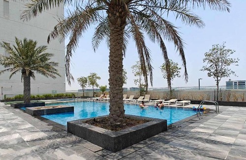 Dubai Apartment | Free housekeeping visits during your stay - StayShort - Tranquil 1BR in Dubai South - Perfect for 2!