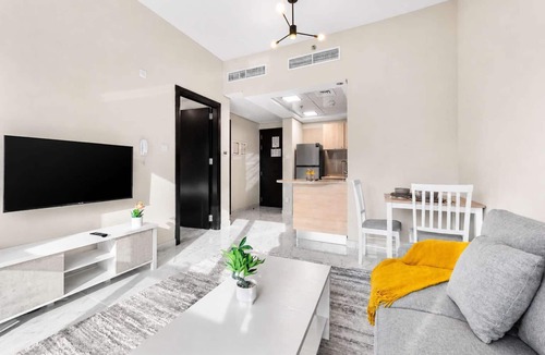 Dubai Apartment | Free housekeeping visits during your stay - Relaxing 1 Bedroom in Dubai South that Sleeps 2!