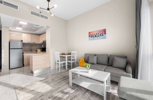Dubai Apartment | Free housekeeping visits during your stay - Relaxing 1 Bedroom in Dubai South that Sleeps 2!