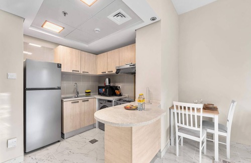 Dubai Apartment | Free housekeeping visits during your stay - Relaxing 1 Bedroom in Dubai South that Sleeps 2!