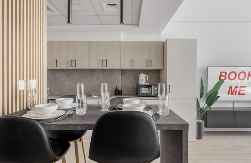 Dubai Sports City Apartment | Free housekeeping visits during your stay - StayShort - Peaceful Studio Apartment at Frankfurt Tower in Sports City