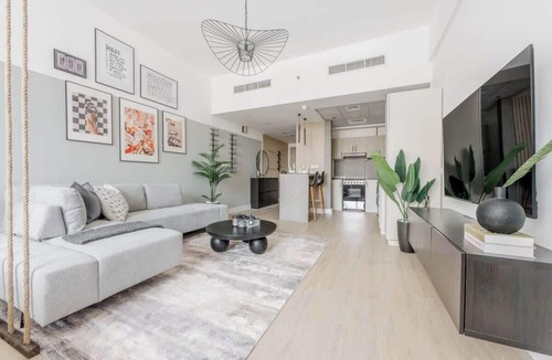 Dubai Sports City Apartment | Free housekeeping visits during your stay - StayShort - Peaceful Studio Apartment at Frankfurt Tower in Sports City