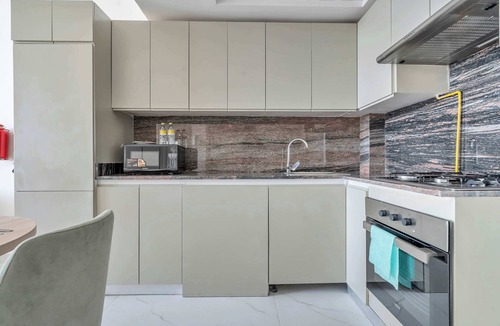 Jebel Ali Apartment | Free housekeeping visits during your stay - Comfortable 1 Bed in Jebel Ali Sleeps 2 with Balcony!