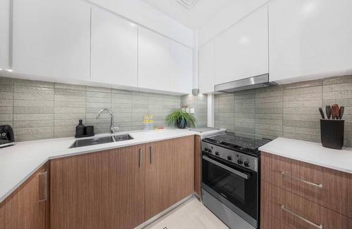 Dubai Apartment | Free housekeeping visits during your stay - StayShort - Stunning 2 Bed in Mina Rashid that Sleeps 6!