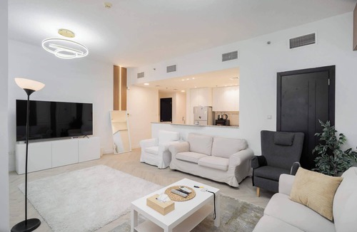 Dubai Apartment | Free housekeeping visits during your stay - StayShort - Comfortable 2BR Stay in Liwan Sleeps 6