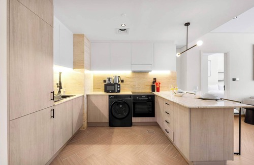 Bur Dubai Apartment | Free housekeeping visits during your stay - StayShort - Stylish Stay for 2 in Prime DIFC
