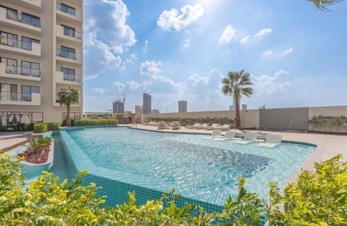 Jumeirah Village Triangle Apartment | Free housekeeping visits during your stay - StayShort - Sleek Studio in Jumeirah Village Triangle