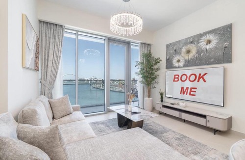 Al Safa Apartment | Free housekeeping visits during your stay - StayShort - Waterfront Living with a Spacious Layout Sleeps 5
