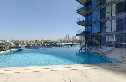 Al Safa Apartment | Free housekeeping visits during your stay - StayShort - Waterfront Living with a Spacious Layout Sleeps 5