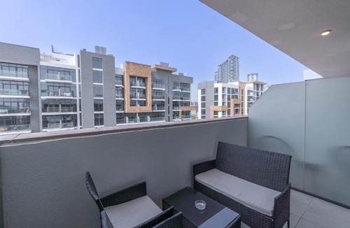 Dubai Apartment | Free housekeeping visits during your stay - StayShort - Modern Studio in Meydan Gym & Pool Sleeps 2
