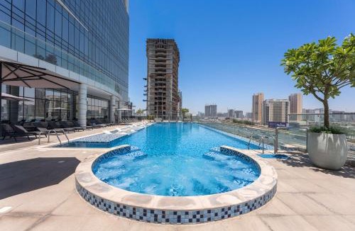 Jumeirah Village Triangle Apartment | Free housekeeping visits during your stay - StayShort - Stunning Studio in JVT Sleeps 2 with Balcony