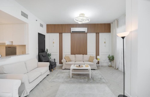 Dubai Apartment | Free housekeeping visits during your stay - StayShort - Comfy 2BR Stay in Liwan that Sleeps 6
