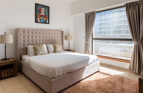 Jumeirah Beach Residence Apartment | Full Marina View! 3 mins to the Beach!!