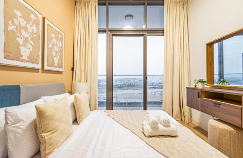 Masdar City Apartment | Fully Furnished 1 BDR in Masdar City - 5 min to Airport - 10 min to Yas Mall, Ferrari World, Sea World