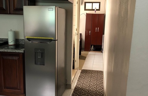 Roble Apartment | Furnished Apt. A/C 5min from SJO Airpt Wifi 50Mb