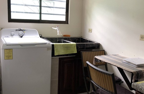 Roble Apartment | Furnished Apt. A/C 5min from SJO Airpt Wifi 50Mb