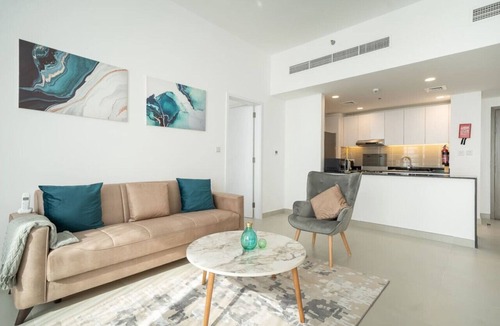 Dubai Apartment | Furnished 2BR with floor-to-ceiling window