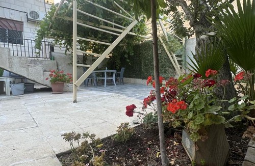 Al Jubeiha Apartment | Furnished Apartment with Garden at Kayed Villa