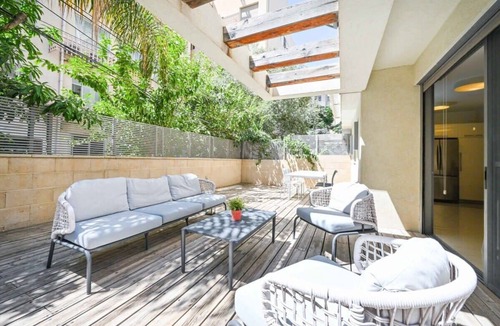Tel Aviv City Center Apartment | Garden Kalisher 3BR near the Beach by HolyGuest
