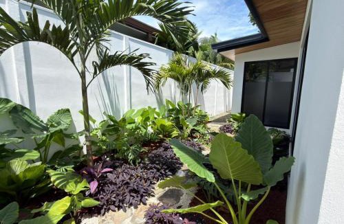 Puerto Viejo de Talamanca Villa | Gated luxury Casa Bodhi - Villa Hamsa & Shanti Tiny Houses 5min to the beach