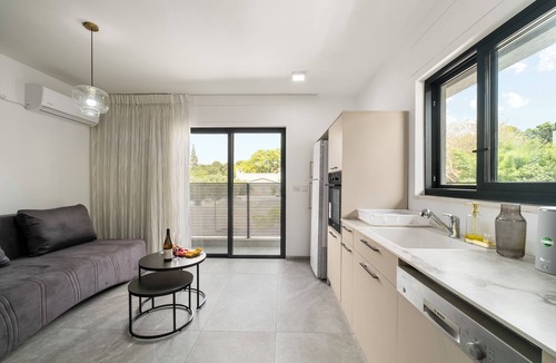 Gesher HaZiv Apartment | Gesher Haziv Modern Stay by Sea N' Rent
