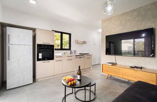 Gesher HaZiv Apartment | Gesher Haziv Modern Stay by Sea N' Rent
