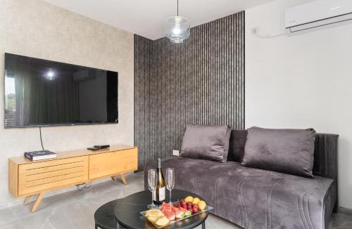 Gesher HaZiv Apartment | Gesher Haziv Peaceful Modern Stay