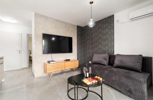 Gesher HaZiv Apartment | Gesher Haziv Peaceful Modern Stay