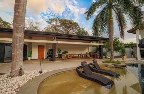 Liberia House | Gey Tropical House