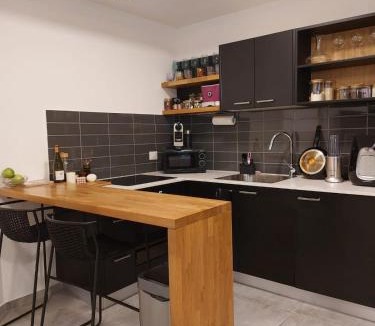 Tel Aviv Apartment | Gindi Tower Apartments TLV
