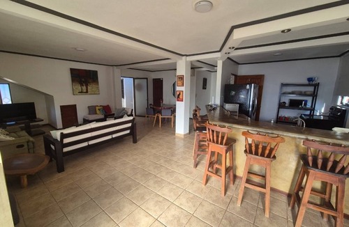 Jaco House | Ginger House – Sleeps 8 | Pool & Rancho | 3 km from Surf