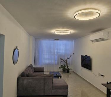 Bat Yam Apartment | GK Apartments Urban Comfort Balfour