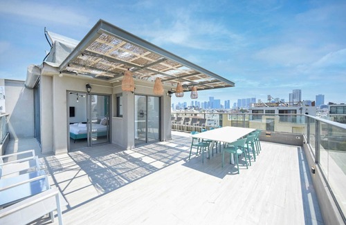Kerem HaTeimanim Apartment | Glam 4BR Overlooking Banana Beach by HolyGuest