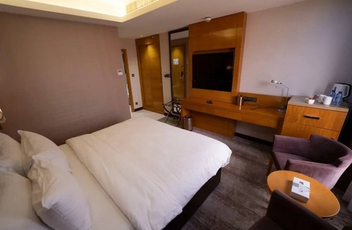 Suwailih Hotel | Gloria Hotel | Deluxe Double or Twin Room | Near Royal Auto Museum$