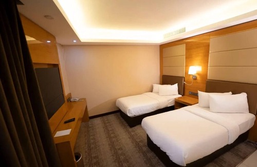 Suwailih Hotel | Gloria Hotel | Superior Double or Twin Room | Close to King Hussein Park