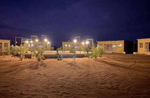 Jalan Bani Buhassan House | Golden Palm Oasis Deluxe Palm Twin Room