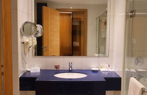 Muscat Hotel | Golden Tulip Muscat