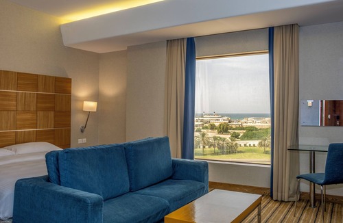 Muscat Hotel | Golden Tulip Muscat