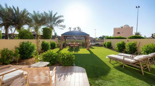 Al Hamra Village Villa | Golfside Villa with a Garden-Set Gazebo