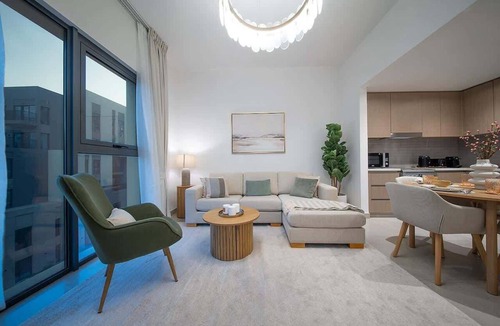 Al Khan Apartment | Gorgeous 2 Bed in Cyan Beach Residence