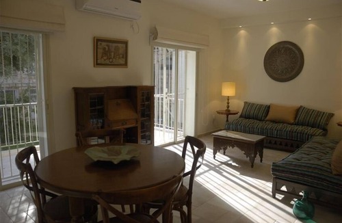 Nachlaot Apartment | Gorgeous 2 Bedroom Kosher Apt. in Nachlaot, Adjacent to Town