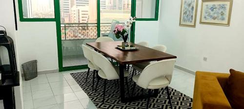 Al Majaz Apartment | Gorgeous 3-Bedroom Family Apartment with Balcony